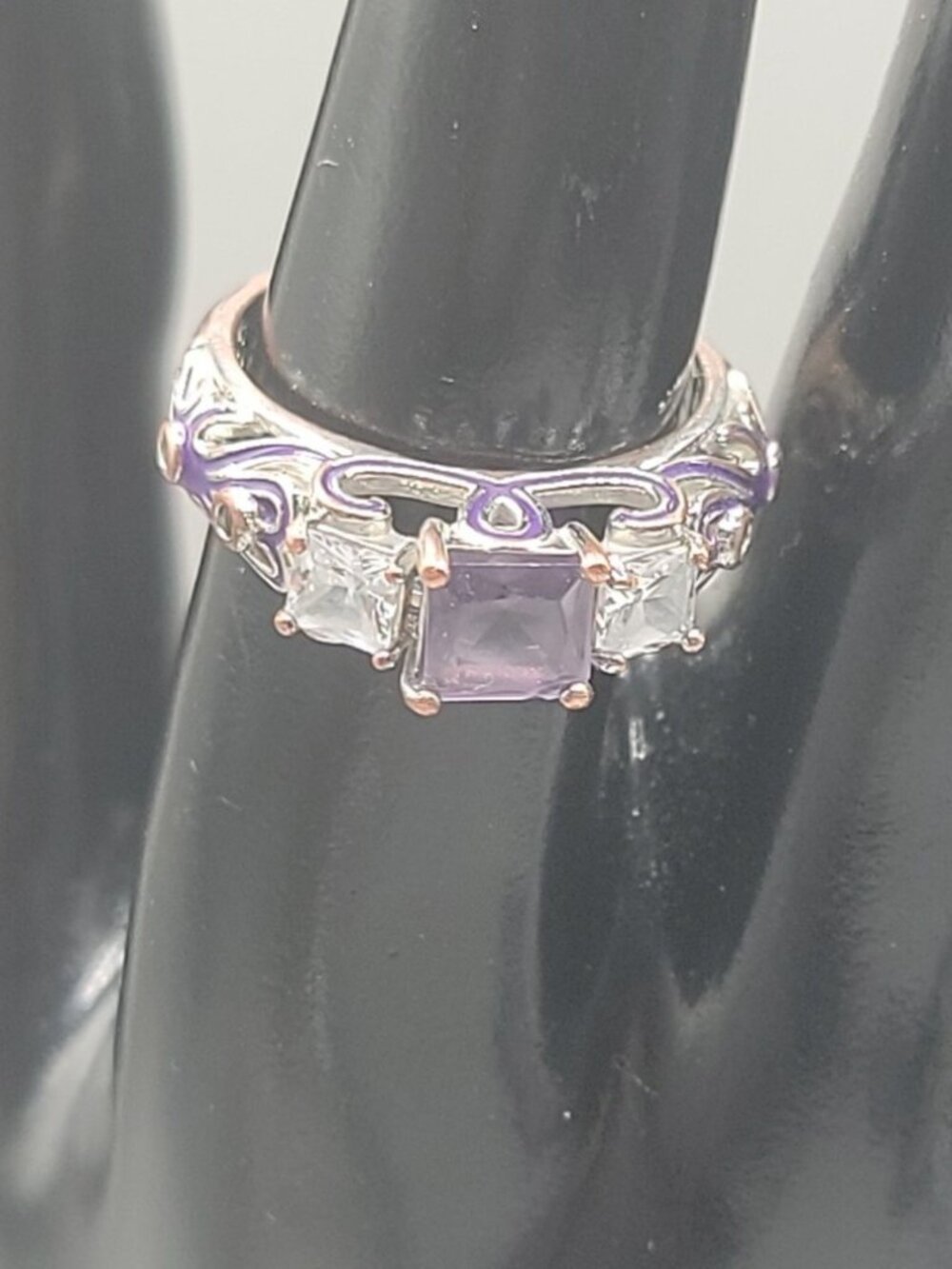 Ladies Purple Crystal Swirl Fashion Ring SZ 8 Silver Tone Open Metal Work Band
